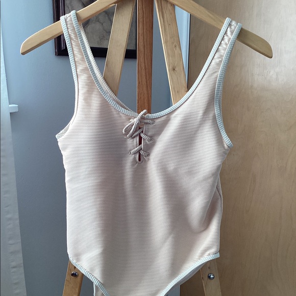 NWT Rylee + Cru Ribbed Onepiece Swimsuit (Shell) - Picture 4 of 5